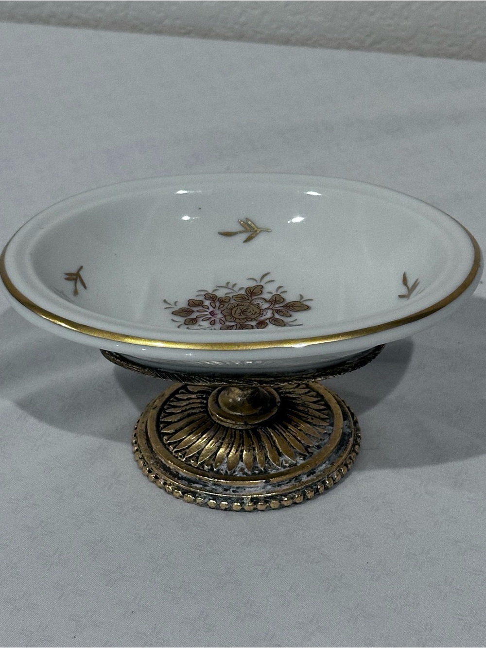 Porcelain soap dish